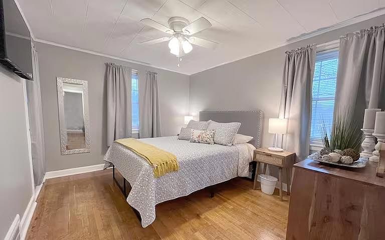 Spruce House interior and amenities photo 5