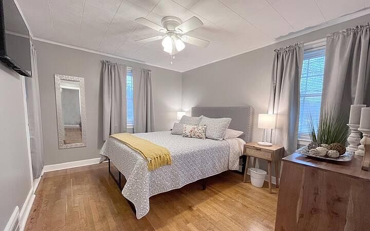 Spruce House interior and amenities photo 6